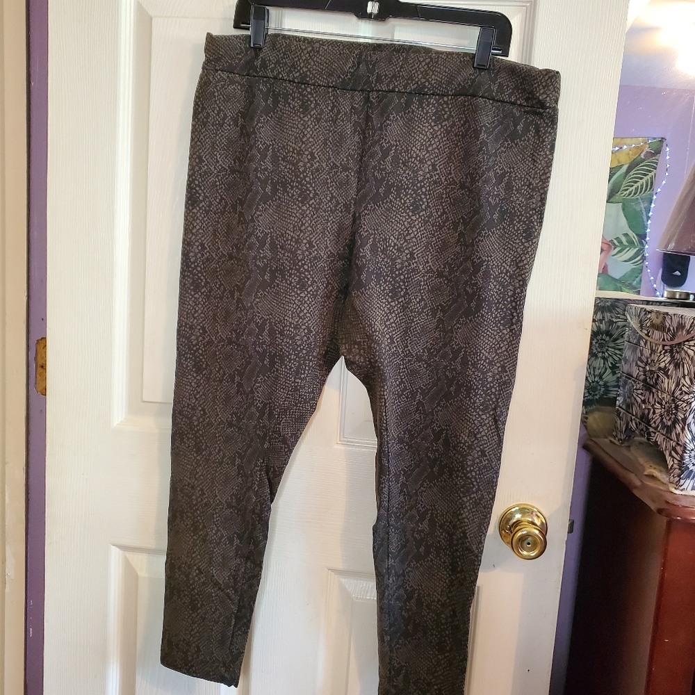 Matty M Animal Print leggings Size XXL EUC